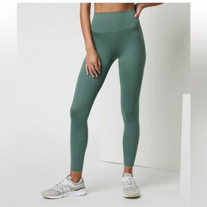 NWOT VUORI Evovle Leggings in Sea Pine color